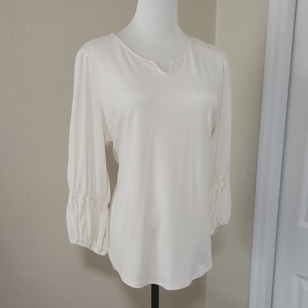 NWOT Ruby Rd. Cream Blouse with Gathered Sleeves